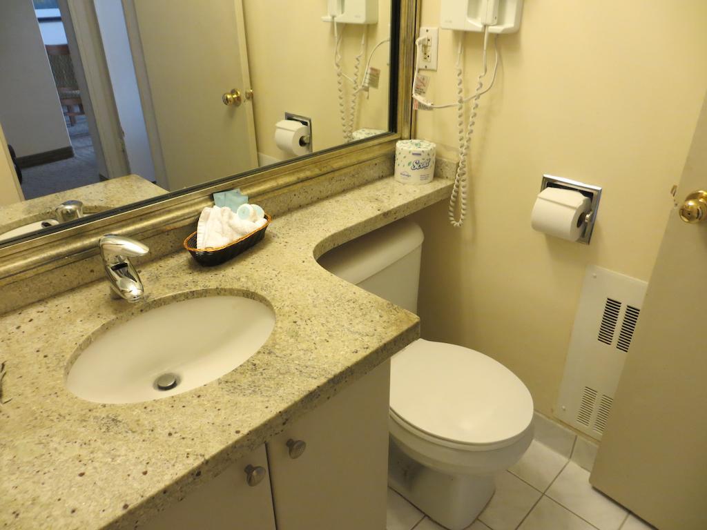Oceanside Hotel Vancouver Room photo