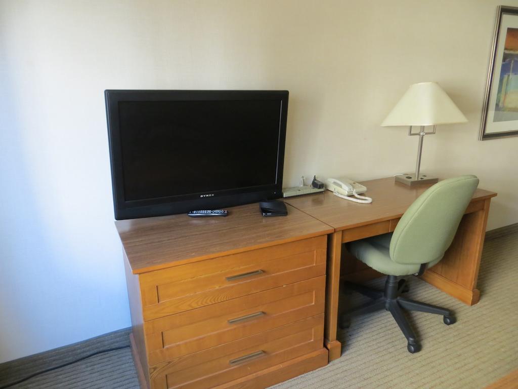 Oceanside Hotel Vancouver Room photo